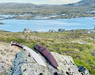 Heritage Knives Nepal, M43 Kukri Fat, tank crew. Handforged in the himalayas. Based on the antique pattern and an ideal knife for outdoor use in nature, camping, bushcraft, hunting, military, army . Oil quenched, heat treat and quality materials. Kilatools.com, bushcraft, hunting. 